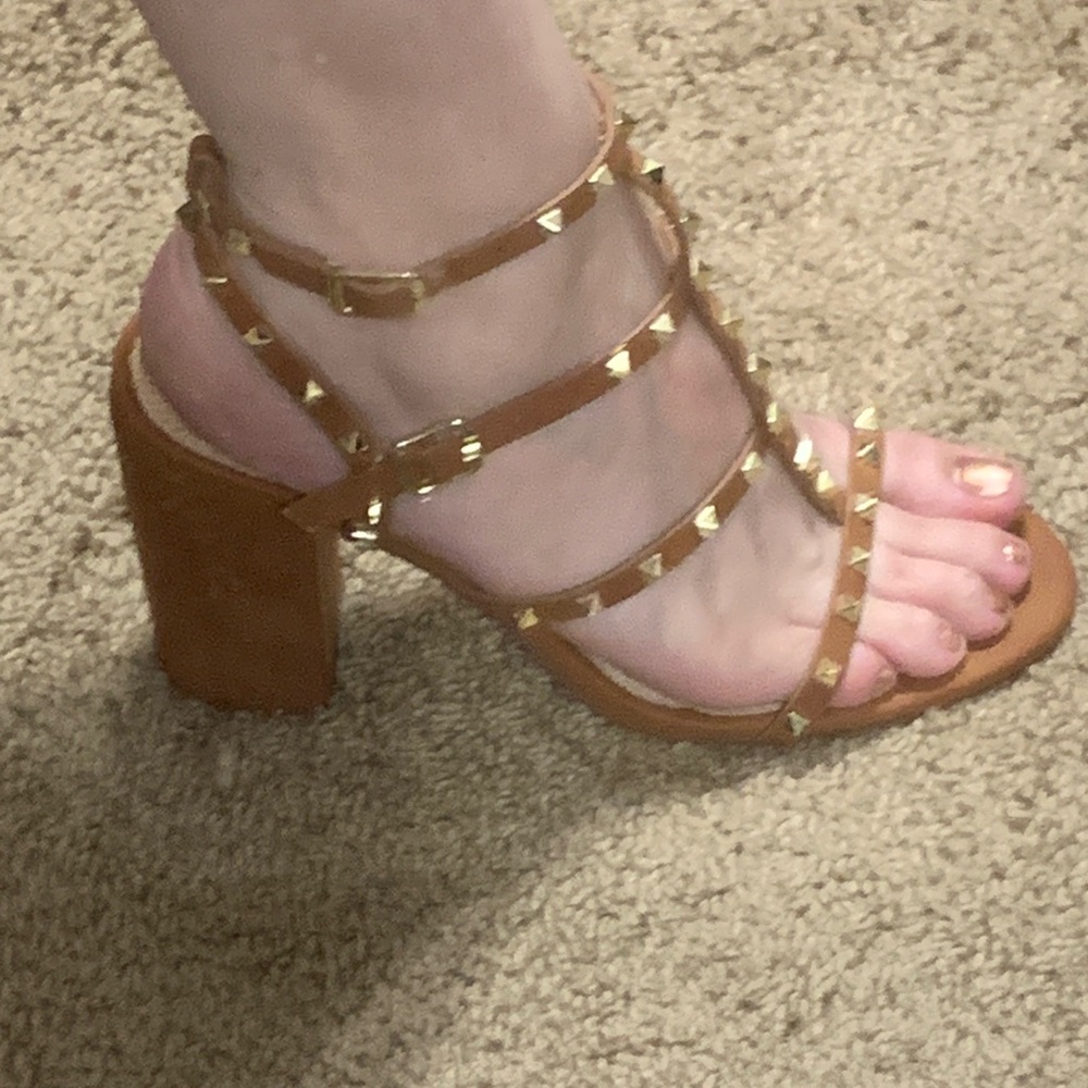 Liliana Camel Block Heels with Gold Accents